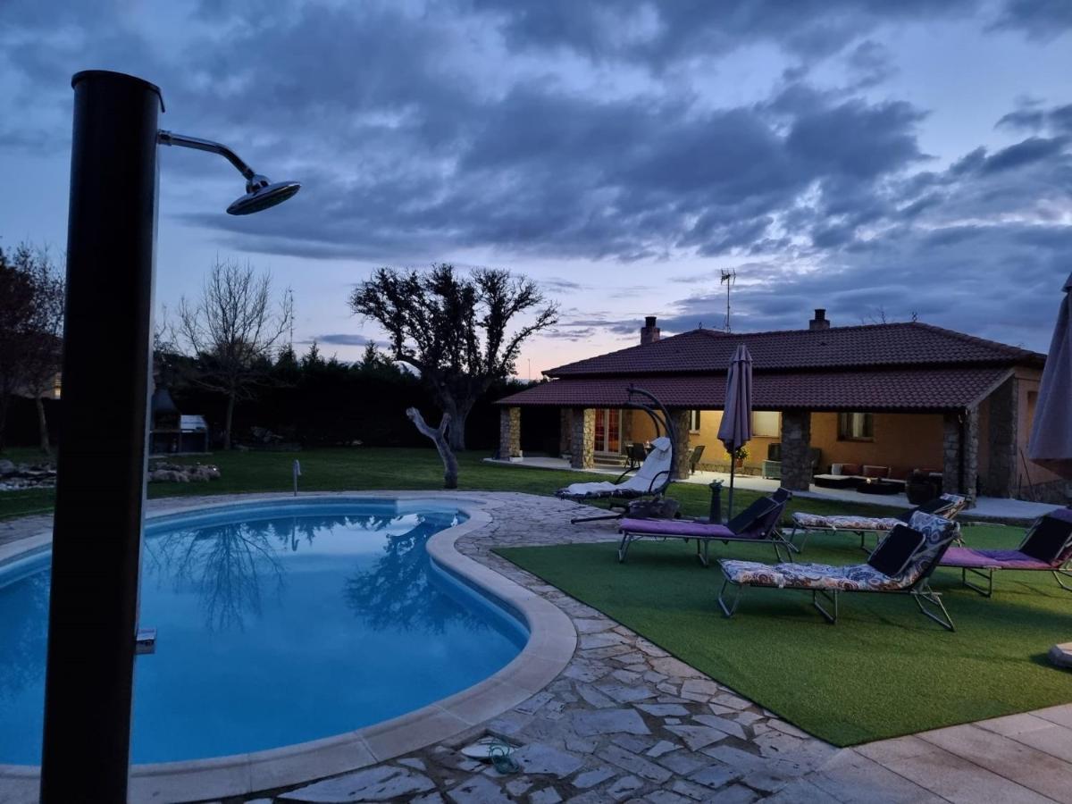 Villa Pancorbo Velayos Exteriör bild